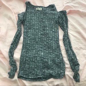 Cold shoulder Holister top